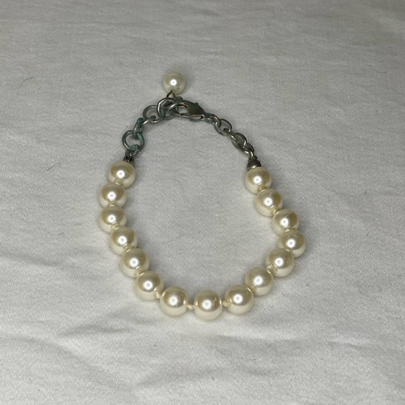 Faux Pearl Bracelet - Picture 2 of 2